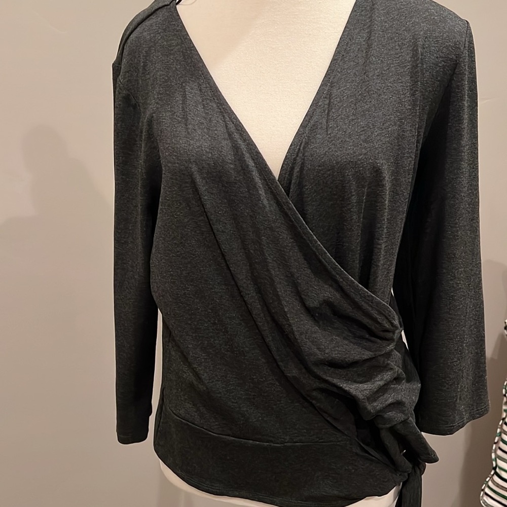NWT VINCE CAMUTO WOMEN TOP